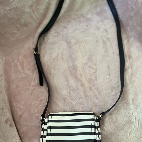 Kate Spade stripped cross body - Picture 5 of 5